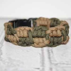 Beautiful tan and green paracord bracelet 8.5"